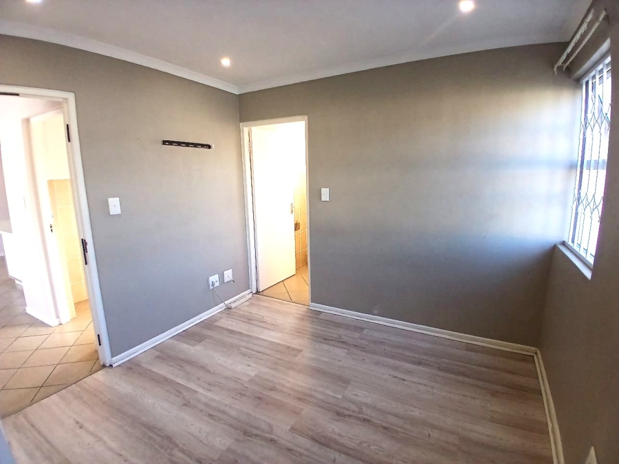 To Let 2 Bedroom Property for Rent in Whispering Pines Western Cape